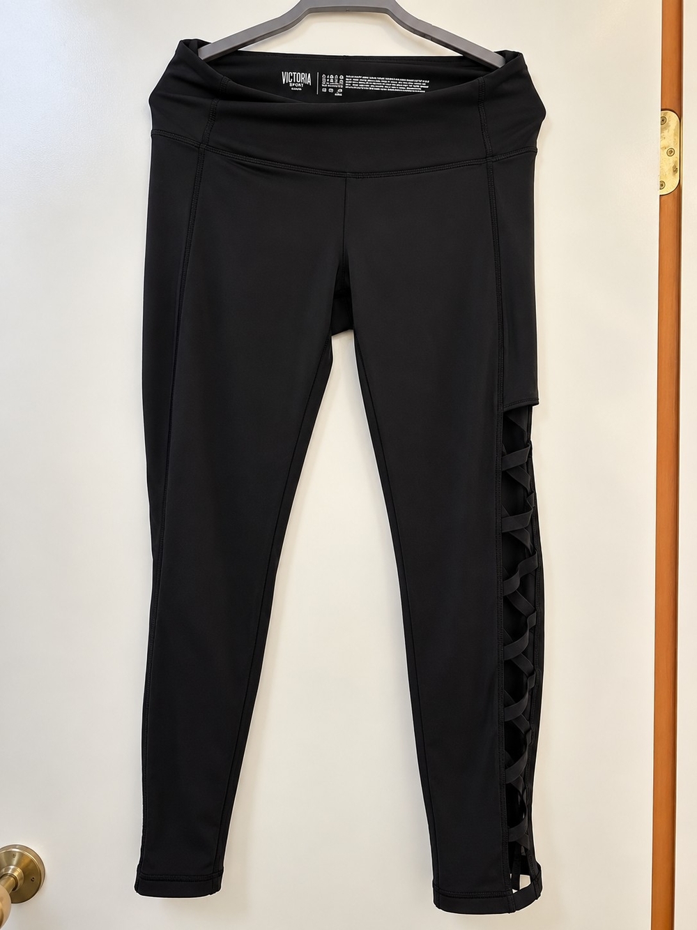Victoria’s Secret Victoria Sport Black Strappy Cutout Leggings – Size Medium